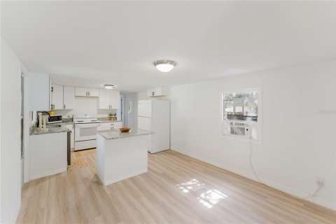 Apartamento en alquiler en Ocklawaha, Florida, 2 dormitorios, 53.51 m2 № 1879891 - foto 8