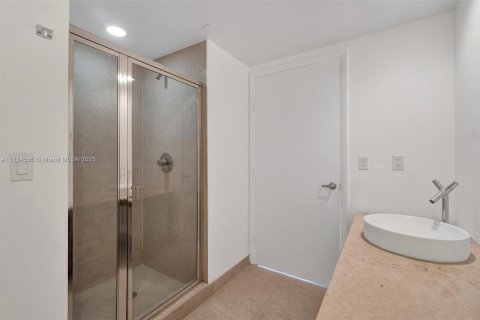 Купить кондоминиум в Майами, Флорида 2 спальни, 121.98м2, № 2194263 - фото 21