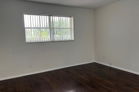Condominio en venta en Tamarac, Florida, 1 dormitorio, 69.68 m2 № 2085030 - foto 9