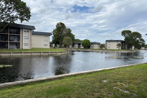 Condominio en Tamarac, Florida, 1 dormitorio  № 2085030
