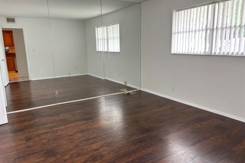 Condominio en venta en Tamarac, Florida, 1 dormitorio, 69.68 m2 № 2085030 - foto 8