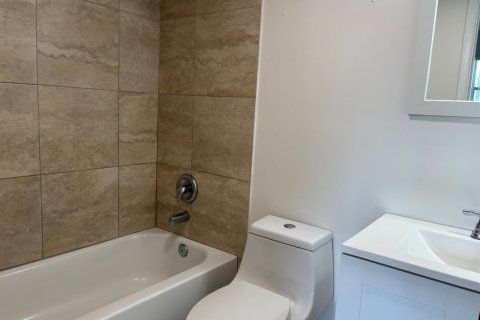 Condominio en venta en Tamarac, Florida, 1 dormitorio, 69.68 m2 № 2085030 - foto 13