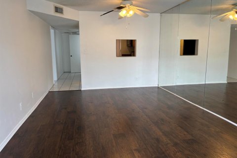Condominio en venta en Tamarac, Florida, 1 dormitorio, 69.68 m2 № 2085030 - foto 6