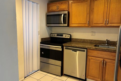Condominio en venta en Tamarac, Florida, 1 dormitorio, 69.68 m2 № 2085030 - foto 7