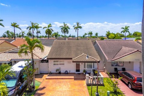 House in Hialeah Gardens, Florida 3 bedrooms, 128.86 sq.m. № 1944157 - photo 1