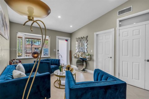 House in Hialeah Gardens, Florida 3 bedrooms, 128.86 sq.m. № 1944157 - photo 7