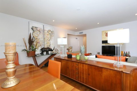 Apartamento en alquiler en Miami Beach, Florida, 2 dormitorios, 93.83 m2 № 2055481 - foto 2