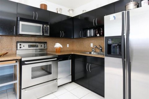 Apartamento en alquiler en Miami Beach, Florida, 2 dormitorios, 93.83 m2 № 2055481 - foto 16