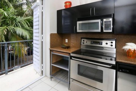 Apartamento en alquiler en Miami Beach, Florida, 2 dormitorios, 93.83 m2 № 2055481 - foto 17