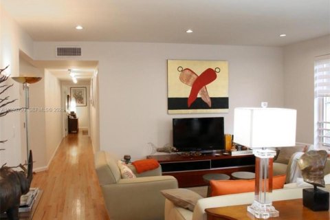 Apartamento en alquiler en Miami Beach, Florida, 2 dormitorios, 93.83 m2 № 2055481 - foto 8