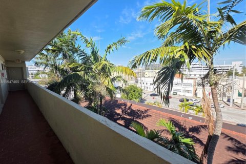Copropriété à louer à Miami Beach, Floride: 1 chambre, 66.7 m2 № 2025848 - photo 5