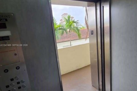 Copropriété à louer à Miami Beach, Floride: 1 chambre, 66.7 m2 № 2025848 - photo 4