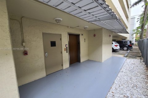 Copropriété à louer à Miami Beach, Floride: 1 chambre, 66.7 m2 № 2025848 - photo 3
