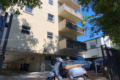 Copropriété à louer à Miami Beach, Floride: 1 chambre, 66.7 m2 № 2025848 - photo 2