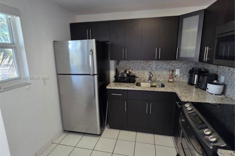 Copropriété à louer à Miami Beach, Floride: 1 chambre, 66.7 m2 № 2025848 - photo 13