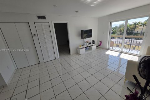 Copropriété à louer à Miami Beach, Floride: 1 chambre, 66.7 m2 № 2025848 - photo 23