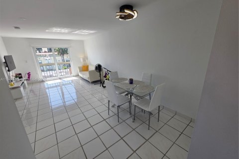 Copropriété à louer à Miami Beach, Floride: 1 chambre, 66.7 m2 № 2025848 - photo 19