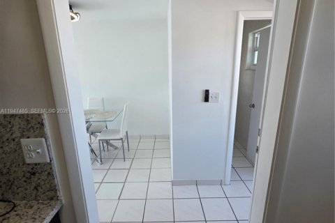Copropriété à louer à Miami Beach, Floride: 1 chambre, 66.7 m2 № 2025848 - photo 18