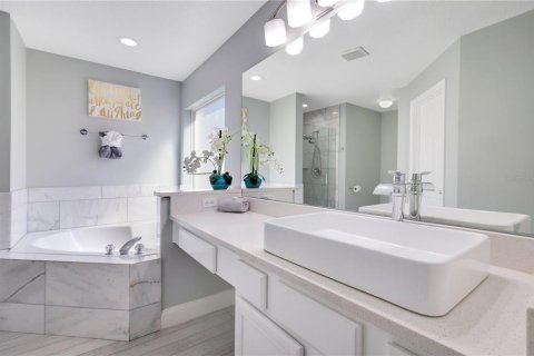 Casa en venta en Kissimmee, Florida, 5 dormitorios, 212.84 m2 № 1538538 - foto 27