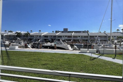 Купить кондоминиум в Норт-Майами-Бич, Флорида 3 спальни, 100.8м2, № 1957242 - фото 1