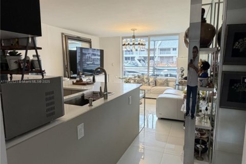 Купить кондоминиум в Норт-Майами-Бич, Флорида 3 спальни, 100.8м2, № 1957242 - фото 10