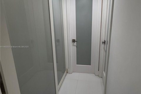 Купить кондоминиум в Норт-Майами-Бич, Флорида 3 спальни, 100.8м2, № 1957242 - фото 19