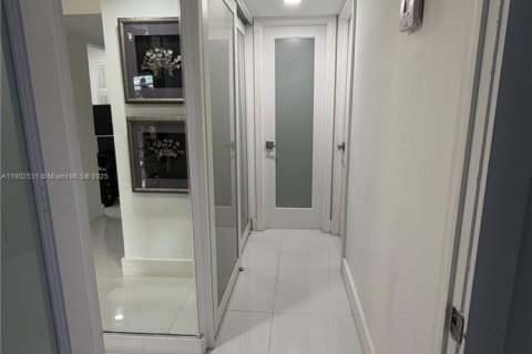 Купить кондоминиум в Норт-Майами-Бич, Флорида 3 спальни, 100.8м2, № 1957242 - фото 18