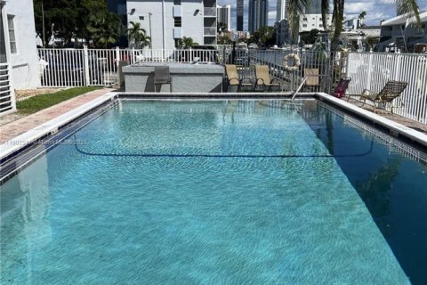 Купить кондоминиум в Норт-Майами-Бич, Флорида 3 спальни, 100.8м2, № 1957242 - фото 28