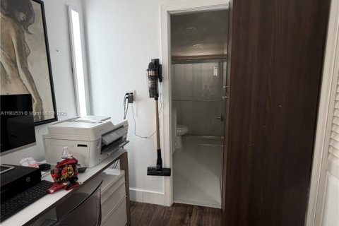 Купить кондоминиум в Норт-Майами-Бич, Флорида 3 спальни, 100.8м2, № 1957242 - фото 14