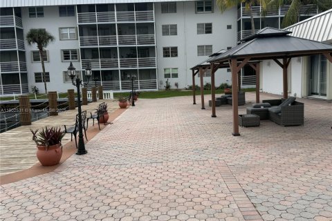 Купить кондоминиум в Норт-Майами-Бич, Флорида 3 спальни, 100.8м2, № 1957242 - фото 27