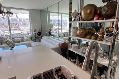 Купить кондоминиум в Норт-Майами-Бич, Флорида 3 спальни, 100.8м2, № 1957242 - фото 4