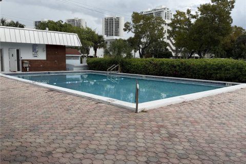 Купить кондоминиум в Норт-Майами-Бич, Флорида 3 спальни, 100.8м2, № 1957242 - фото 25