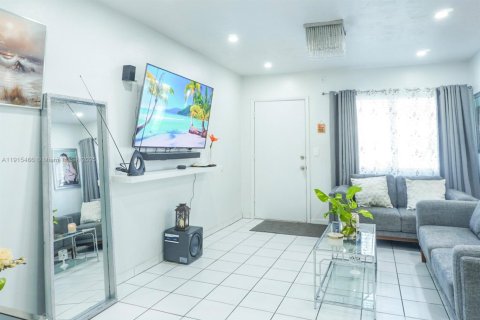 Condo in Miami Gardens, Florida, 1 bedroom  № 1971608 - photo 5