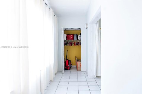 Condo in Miami Gardens, Florida, 1 bedroom  № 1971608 - photo 10