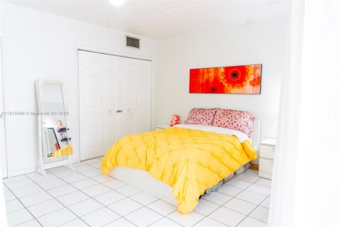 Condo in Miami Gardens, Florida, 1 bedroom  № 1971608 - photo 12