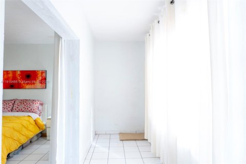 Condo in Miami Gardens, Florida, 1 bedroom  № 1971608 - photo 13