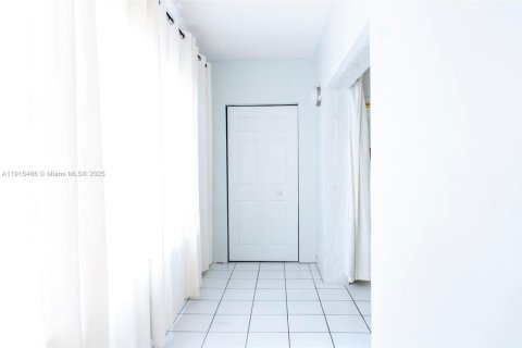 Condo in Miami Gardens, Florida, 1 bedroom  № 1971608 - photo 6