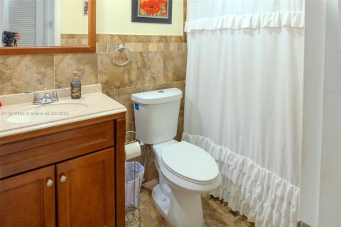 Condo in Miami Gardens, Florida, 1 bedroom  № 1971608 - photo 16