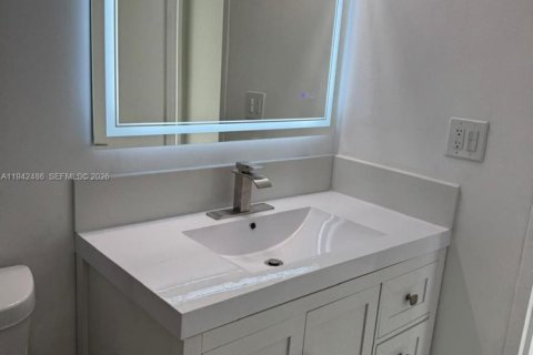 Copropriété à louer à North Bay Village, Floride: 1 chambre, 87.33 m2 № 1999575 - photo 11