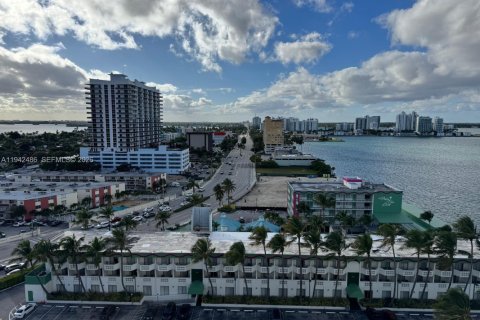Copropriété à louer à North Bay Village, Floride: 1 chambre, 87.33 m2 № 1999575 - photo 6