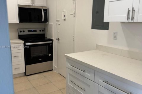 Copropriété à louer à North Bay Village, Floride: 1 chambre, 87.33 m2 № 1999575 - photo 3