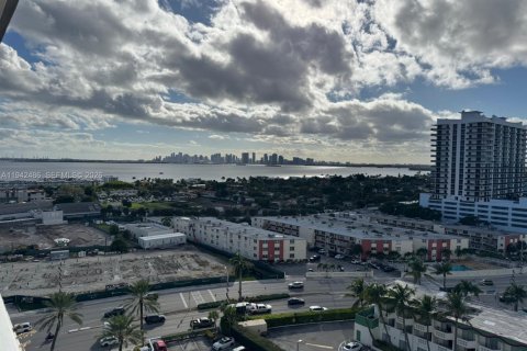 Copropriété à louer à North Bay Village, Floride: 1 chambre, 87.33 m2 № 1999575 - photo 8