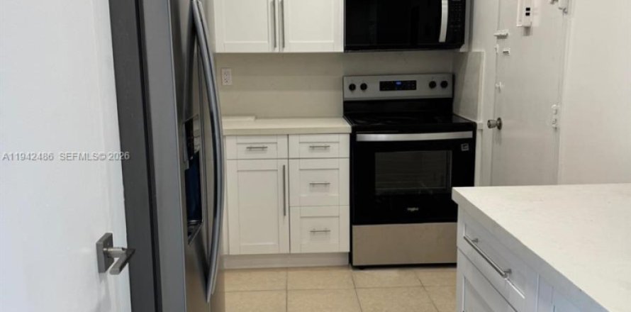 Condo à North Bay Village, Floride, 1 chambre  № 1999575