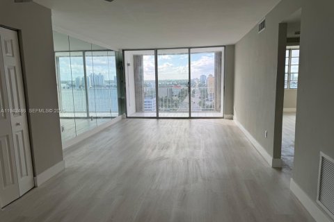 Copropriété à louer à North Bay Village, Floride: 1 chambre, 87.33 m2 № 1999575 - photo 4