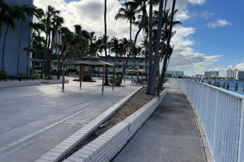 Copropriété à louer à North Bay Village, Floride: 1 chambre, 87.33 m2 № 1999575 - photo 21