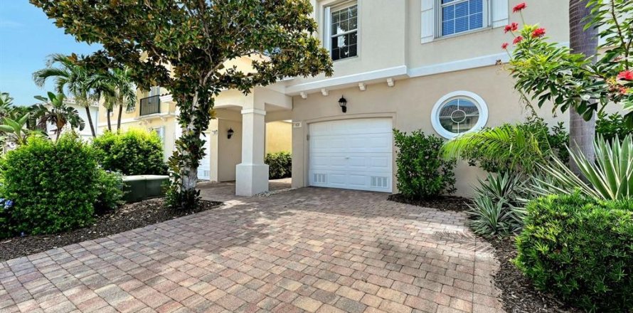 Adosado en Sarasota, Florida 3 dormitorios, 155.33 m2 № 1873607