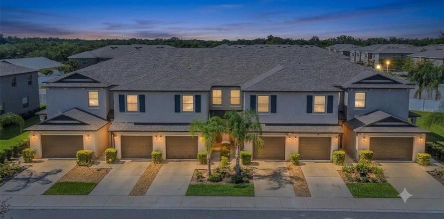 Townhouse in Ruskin, Florida 3 bedrooms, 166.85 sq.m. № 2203787