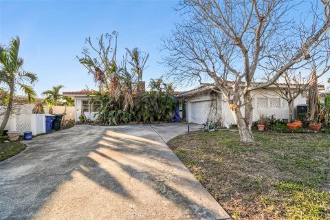House in Clearwater, Florida 3 bedrooms, 178.84 sq.m. № 1554974 - photo 3