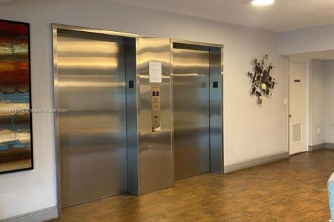 Condo in Pompano Beach, Florida, 3 bedrooms  № 1925459 - photo 24