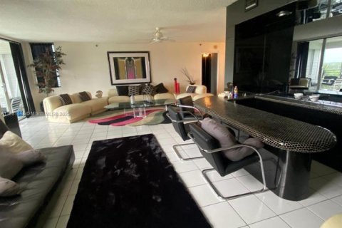 Condo in Pompano Beach, Florida, 3 bedrooms  № 1925459 - photo 19